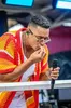 Xanddy Harmonia leva multidão à orla de Salvador em show gratuito