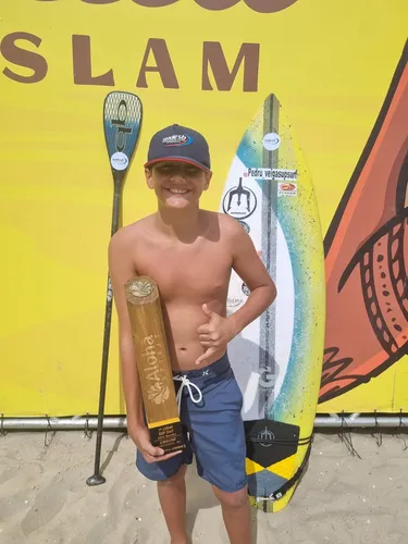 Jovem surfista baiano vence etapa do circuito nacional