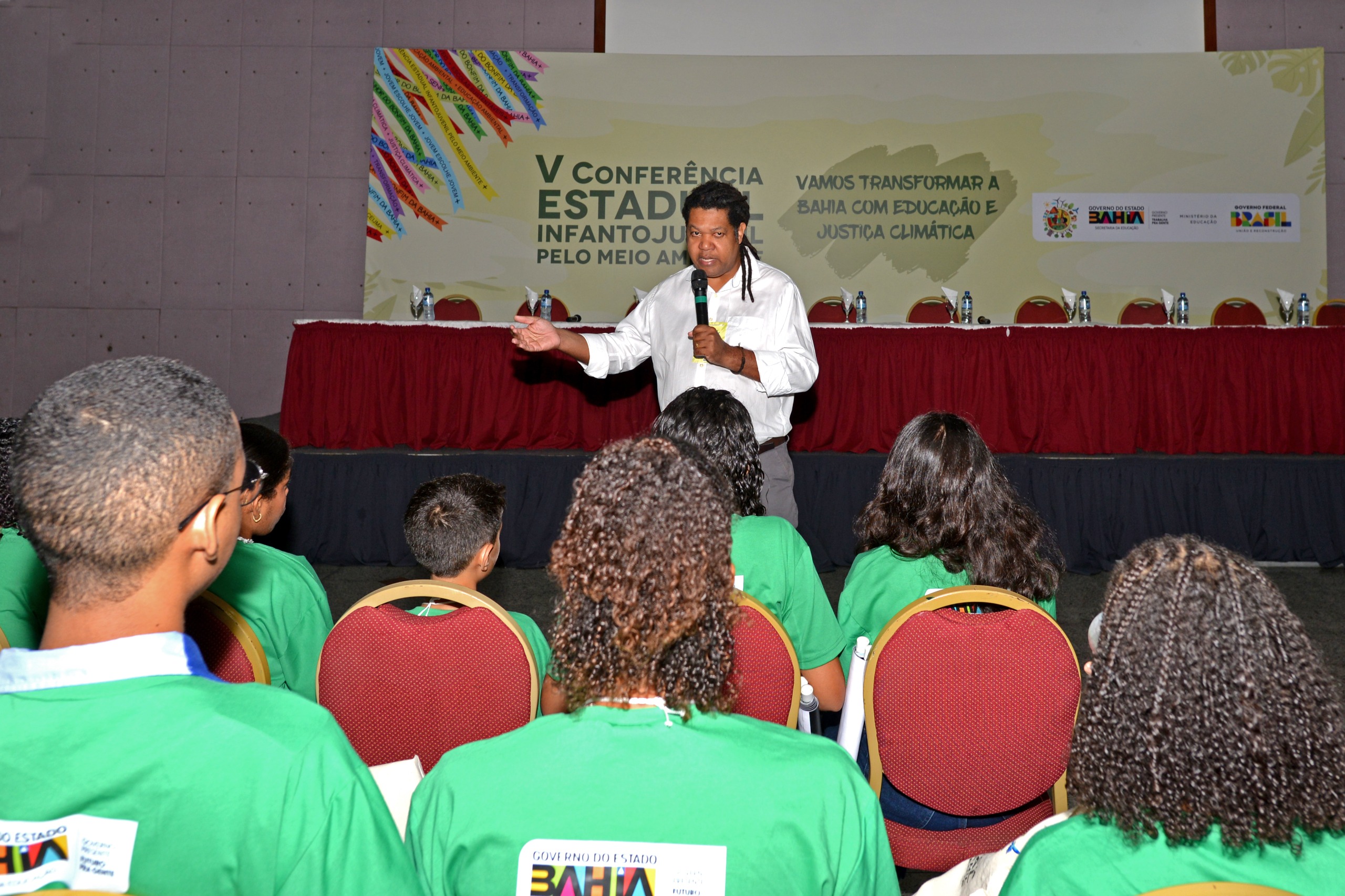 Oficinas, debates e integração da educação ambiental