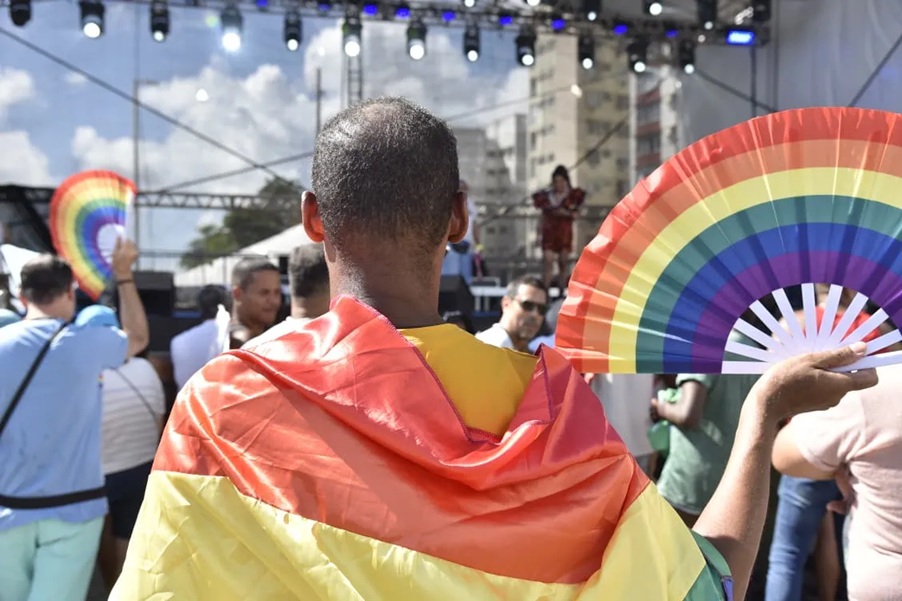 Multidão lota o Farol da Barra para celebrar 22ª Parada LGBT da Bahia