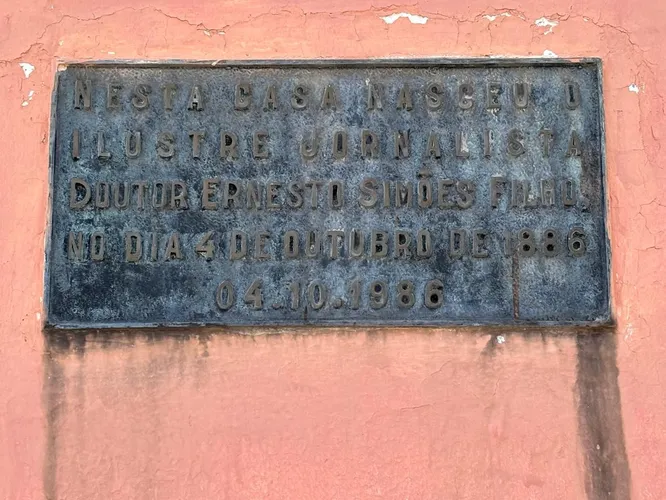 Placa mostra legado do fundador de A TARDE