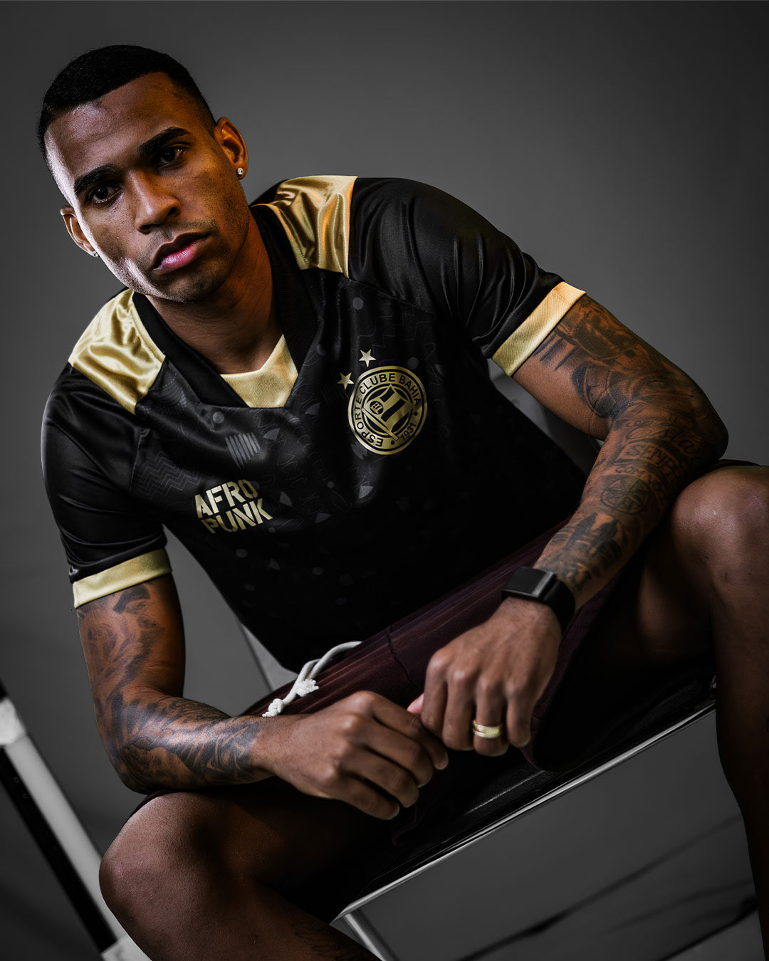 “O Arrepio Que Veste a Pele”: Bahia lança camisa preta com o Afropunk