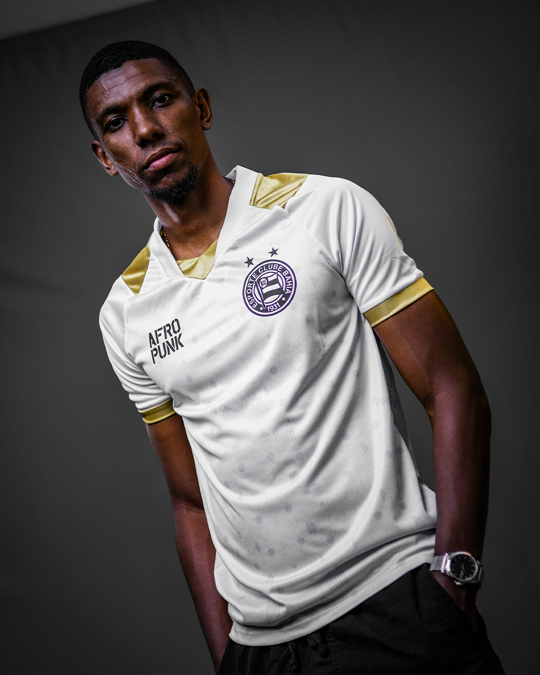 “O Arrepio Que Veste a Pele”: Bahia lança camisa preta com o Afropunk