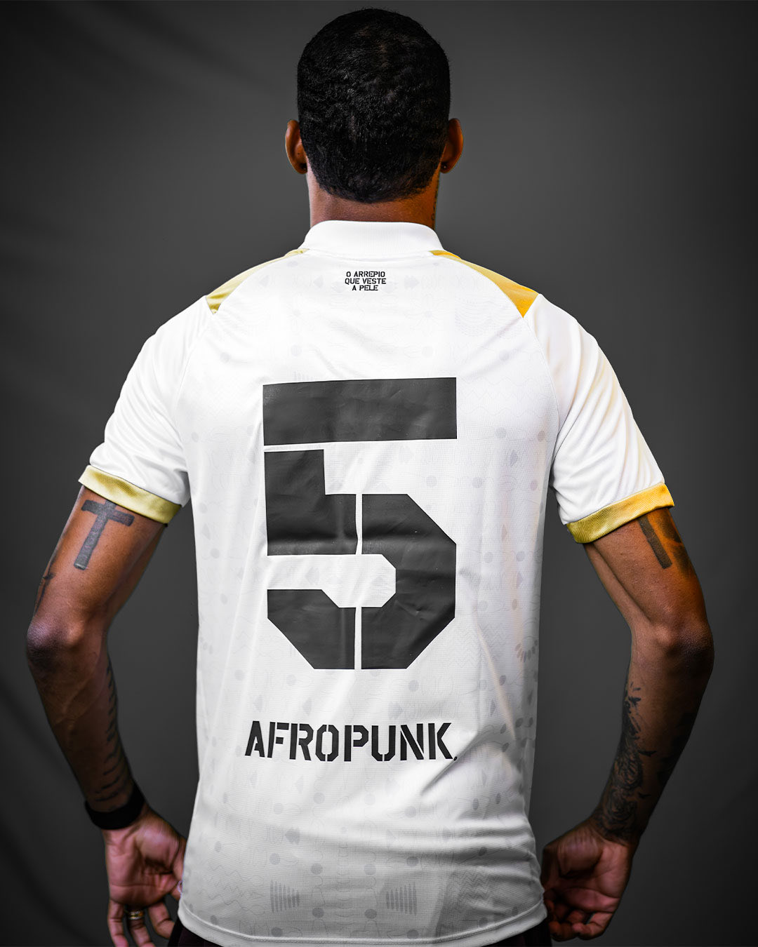 “O Arrepio Que Veste a Pele”: Bahia lança camisa preta com o Afropunk