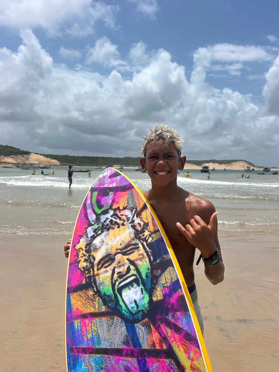 Promessa do surfe baiano realiza sonho ao conhecer Ítalo Ferreira