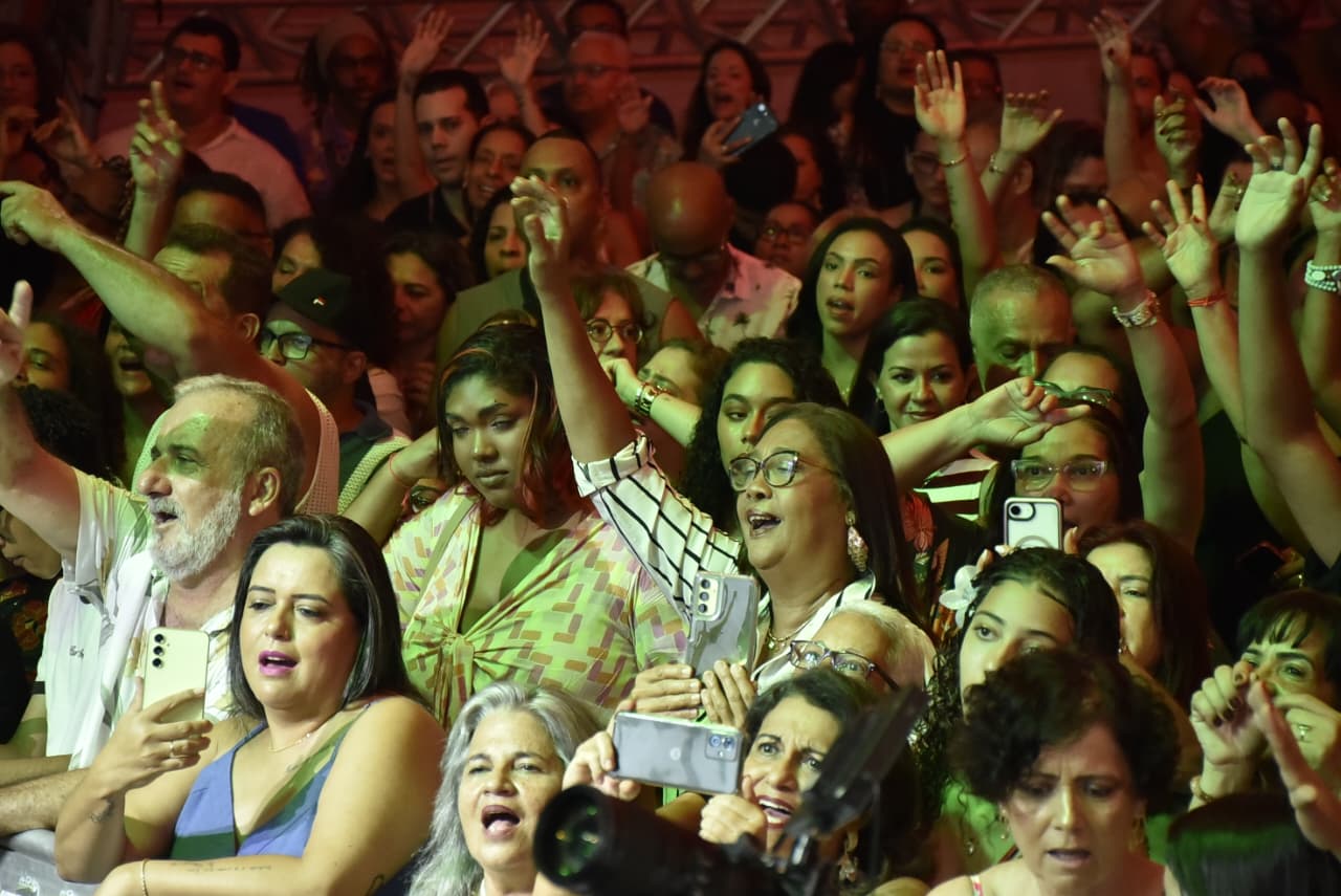 Fãs vibram com Seu Jorge e Jau na Arena A TARDE em noite de festa baiana