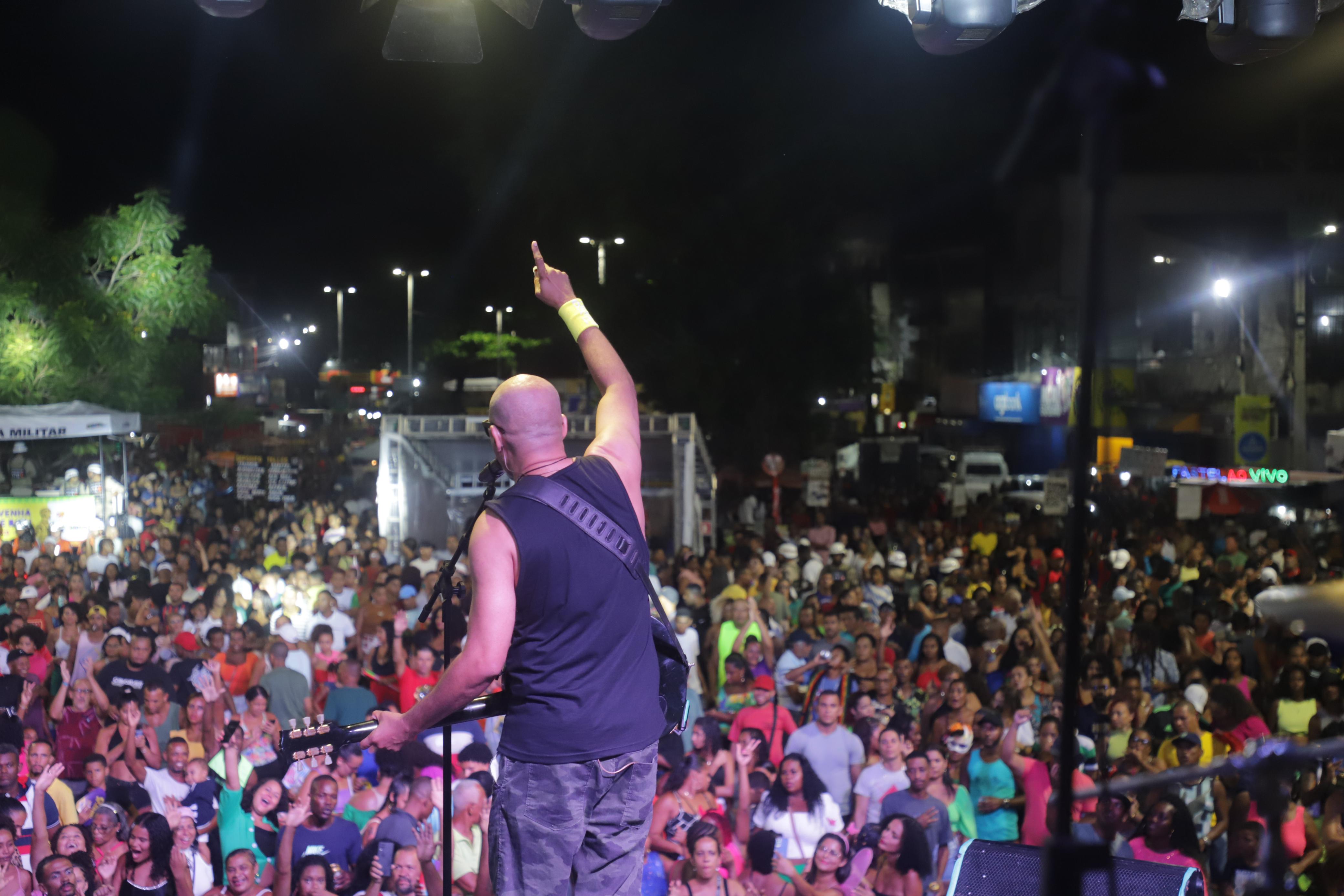 DIA 13/02/2026 - SEXTA-FEIRA
<br>
A partir de 14:30h
<br>
Orquestra Paulo Primo
<br>
Tenisson Del Rei
<br>
Banda Reflexus
<br>
Eletricaz
<br>
Sarajane
<br>
Serginho Pimenta
<br>
Marcia Castro
<br>
Didengo
<br>
<br>
DIA 15/02/2026 - DOMINGO
<br>
A partir de 14:30h
<br>
Zeca Freitas E Orquestra
<br>
Carina Tapajós
<br>
Gilmelandia
<br>
Emanuelle Araújo
<br>
Bailinho De Quinta
<br>
Robson Moraes
<br>
Ellen Wilson
<br>
Seuilsom
<br>
<br>
DIA 16/02/2026 - SEGUNDA-FEIRA
<br>
A partir de 14:30h
<br>
Orquestra Sergio Benutti
<br>
Catia Guimma
<br>
Tonho Matéria
<br>
Ana Mameto
<br>
Paulinho Boca
<br>
Wil Carvalho
<br>
Marcia Short
<br>
Ze Paulo
<br>
<br>
DIA 17/02/2026 - TERÇA-FEIRA
<br>
A partir de 14:30h
<br>
Orquestra Fred Dantas
<br>
Wilson Café
<br>
Pepeu Gomes
<br>
Amanda Santiago
<br>
Negra Cor - Adelmo Casé
<br>
Dan Miranda
<br>
Carla Visi
<br>
Marcionilio Prado
<br>