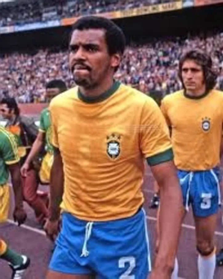 Zagueiro Luís Pereira
