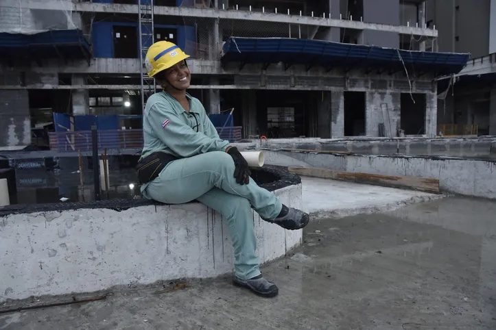 “Eu nunca tinha visto uma ajudante de encanador, imagine uma encanadora"