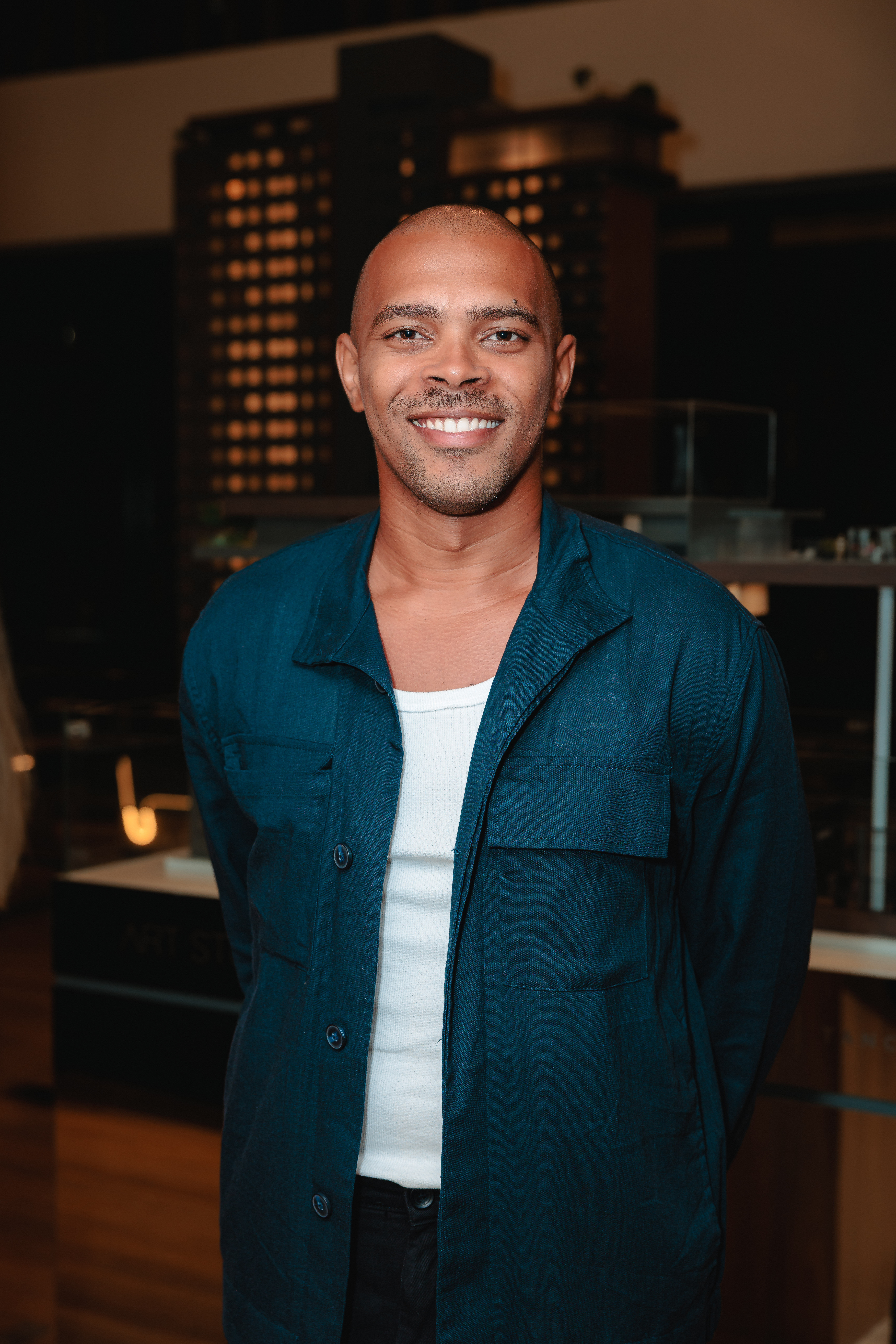 André Guimarães apresenta artistas do Art Studio Tancredo