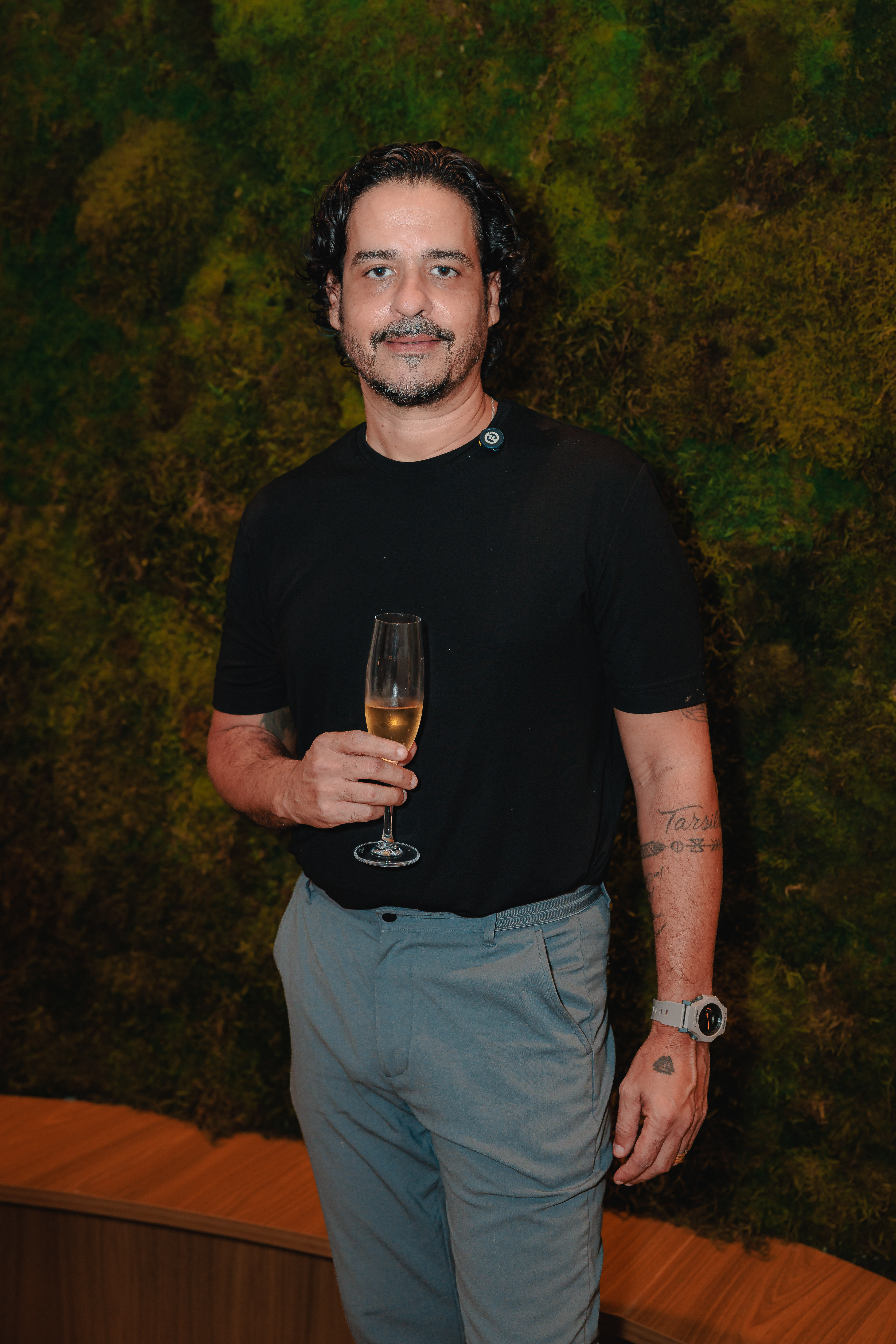 André Guimarães apresenta artistas do Art Studio Tancredo
