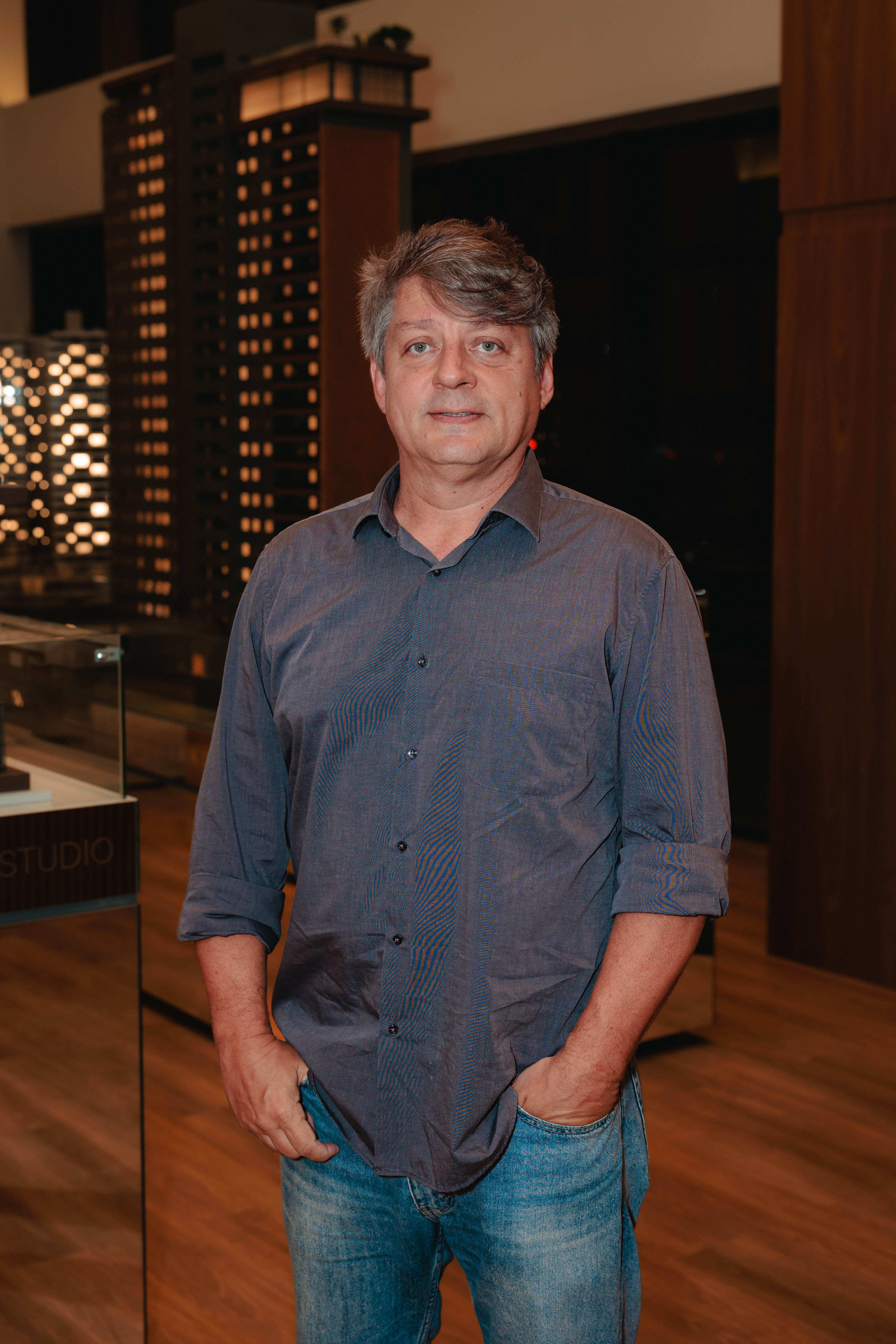 André Guimarães apresenta artistas do Art Studio Tancredo