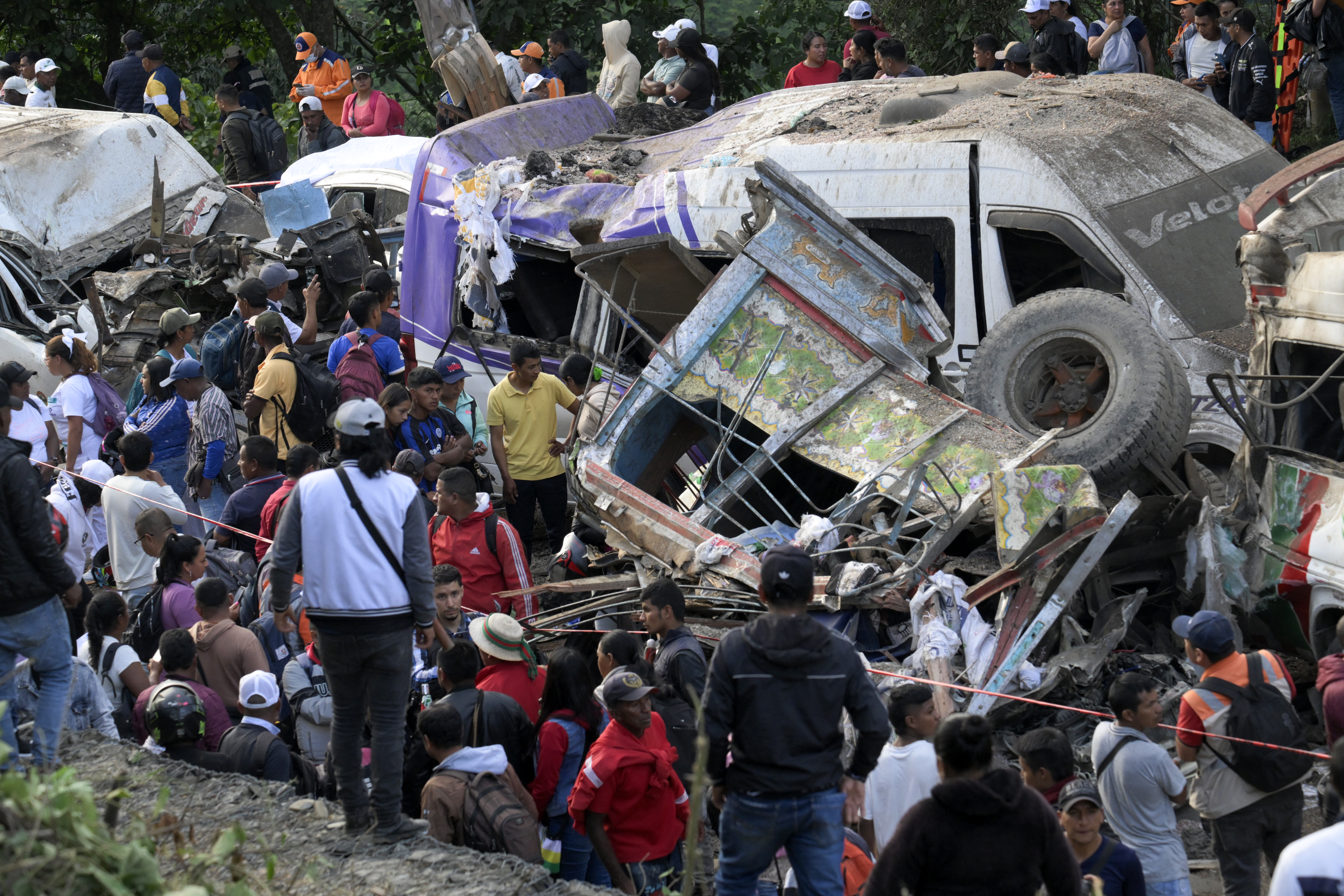Um ataque a bomba em 25 de abril deixou sete mortos e 20 feridos em uma área da Colômbia com forte presença guerrilheira, em meio a uma série de ataques pouco mais de um mês antes das eleições presidenciais, disse o governador da região de Cauca.