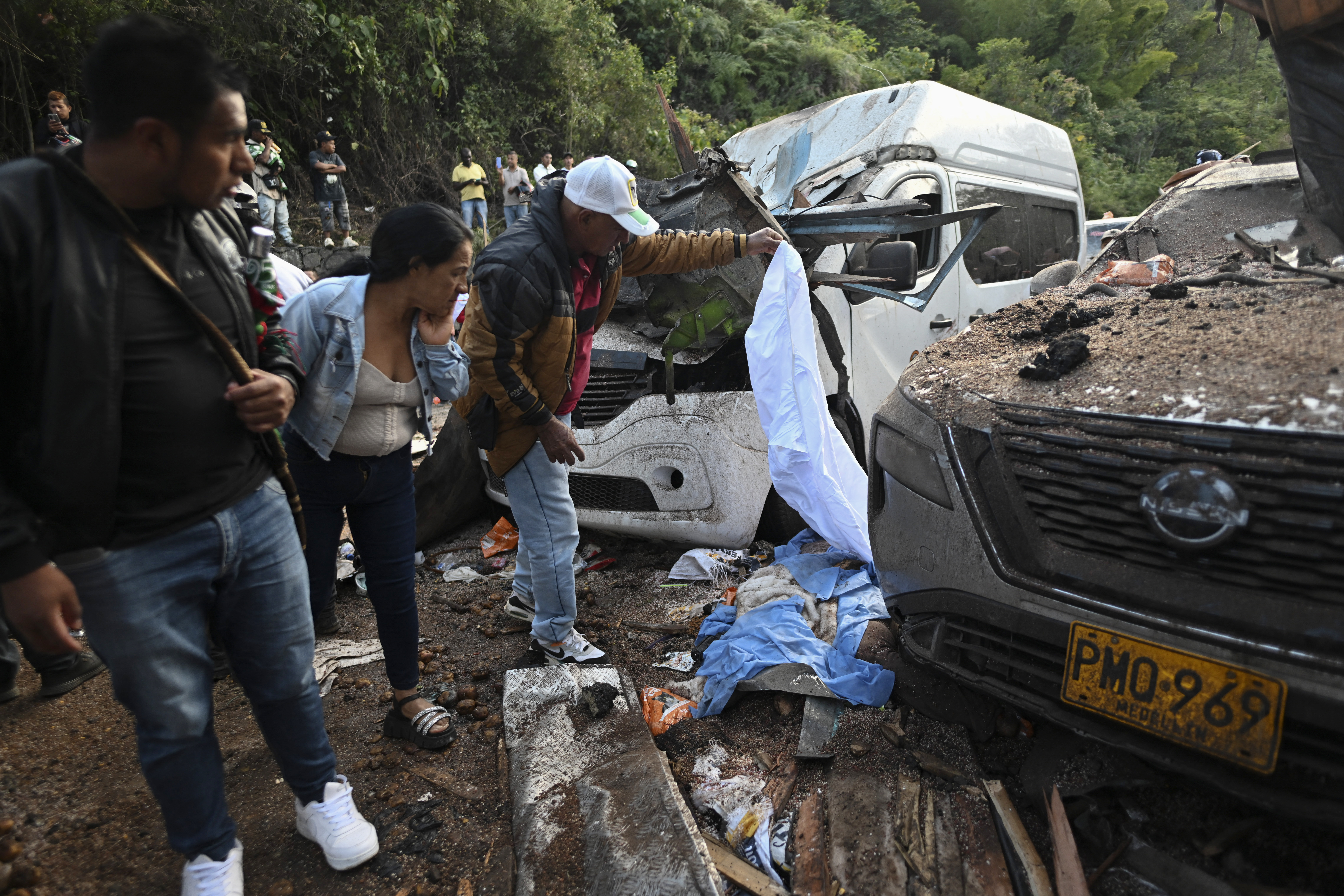 Um ataque a bomba em 25 de abril deixou sete mortos e 20 feridos em uma área da Colômbia com forte presença guerrilheira, em meio a uma série de ataques pouco mais de um mês antes das eleições presidenciais, disse o governador da região de Cauca.