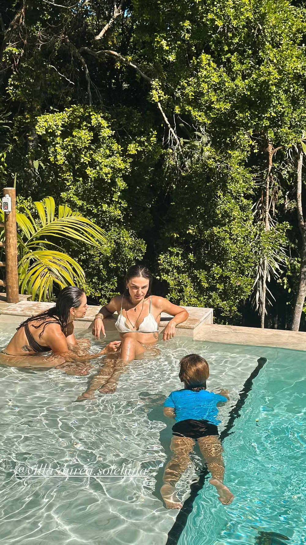 Atriz da Globo está hospedada em mansão de luxo na Bahia; veja fotos