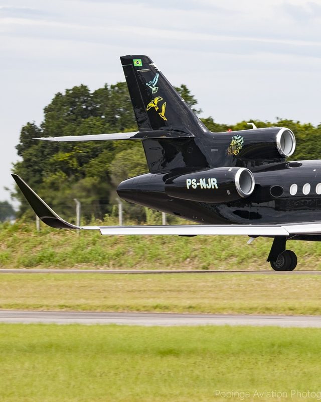 Avião gigante de R$ 250 milhões de Neymar vira atração em aeroporto
