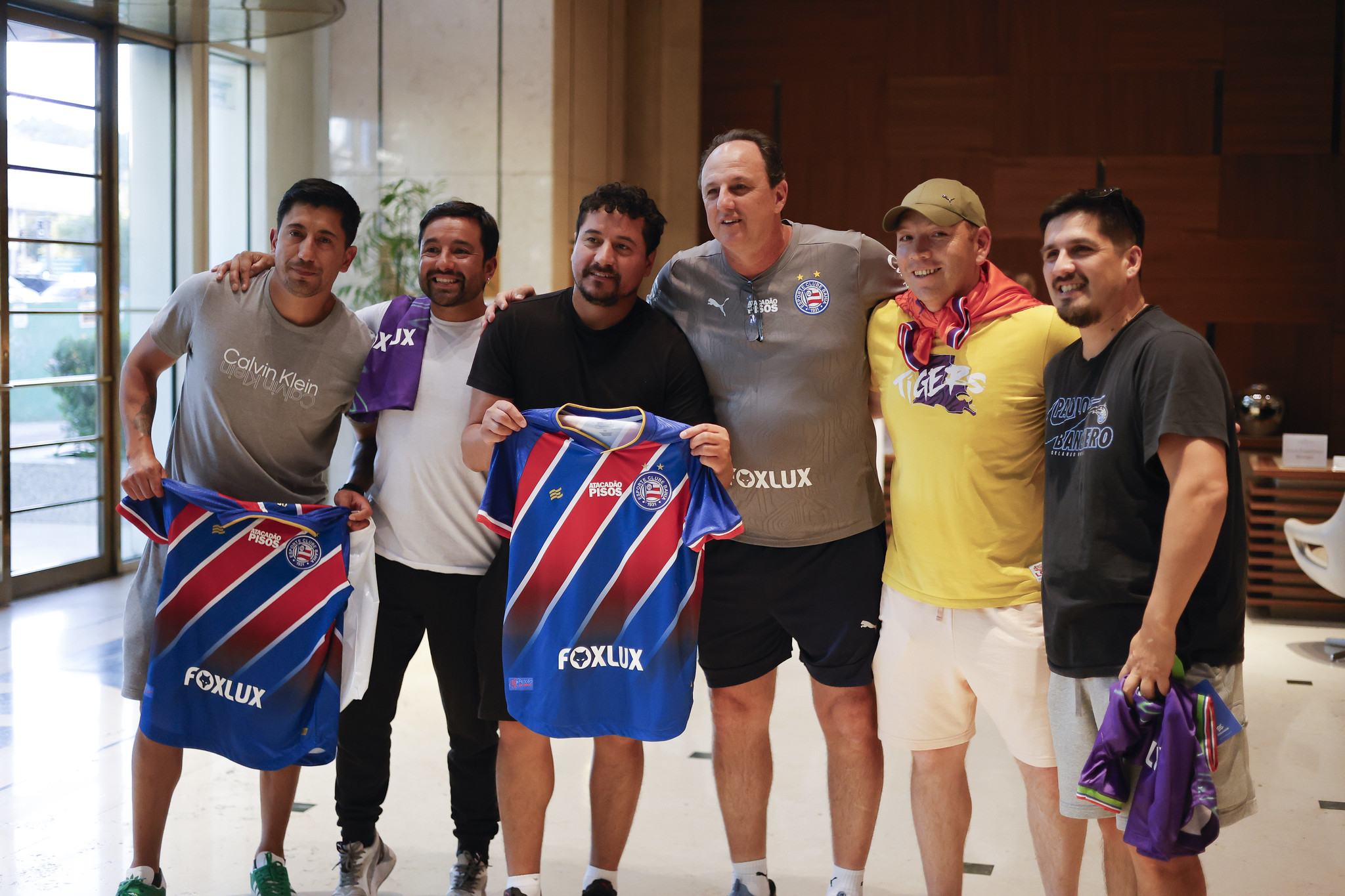 Ceni é tietado por torcedores do Bahia