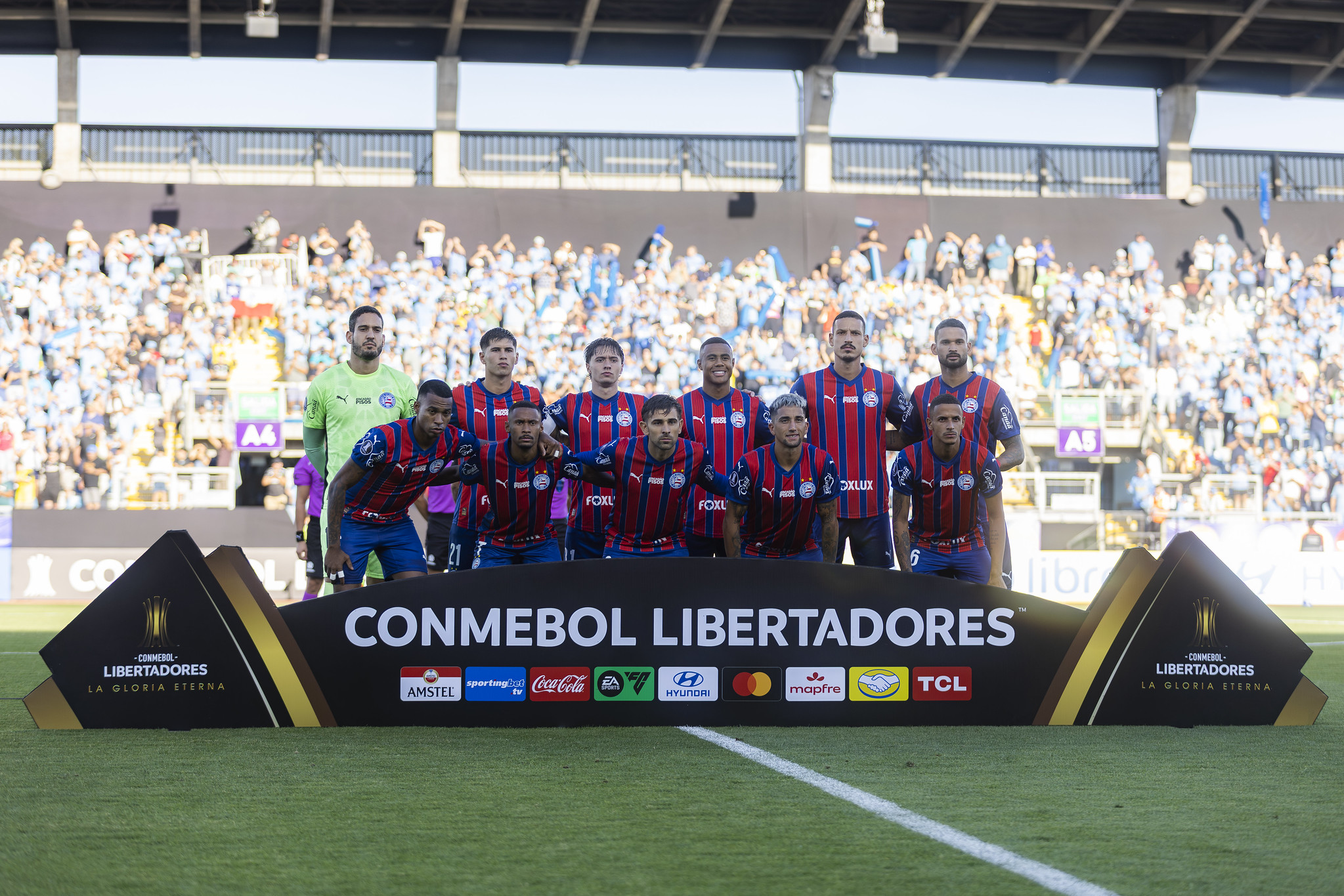 Time posa para a foto clássica antes da partida