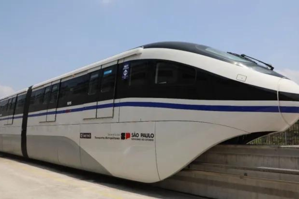 BYD assume linha de trem inacabada e transporta 100 mil passageiros por dia