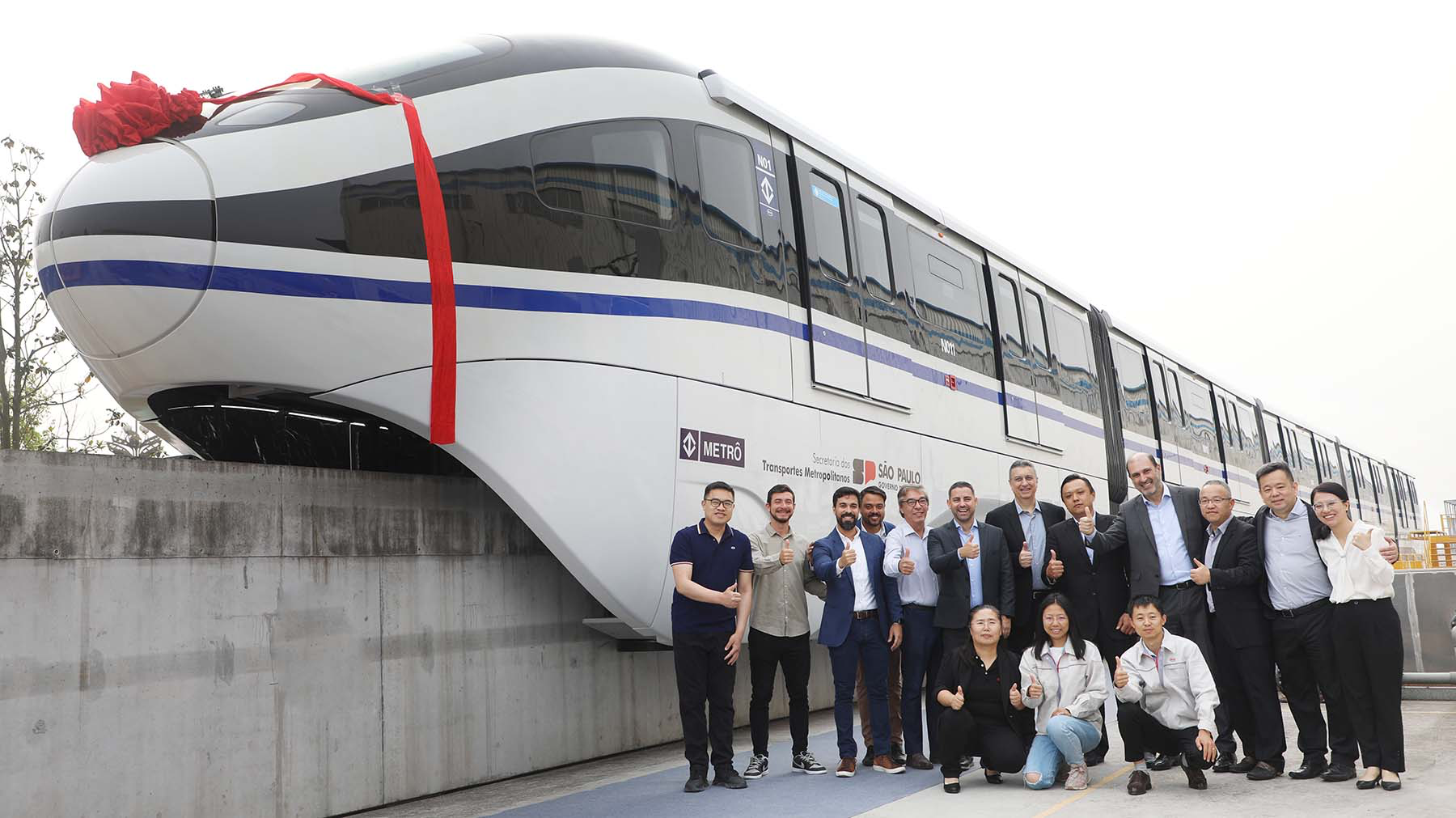 BYD assume linha de trem inacabada e transporta 100 mil passageiros por dia