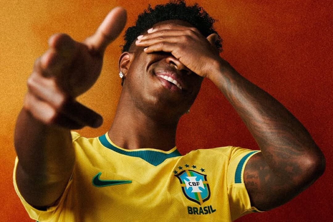 Vinicius Júnior com a camisa da seleção brasileira