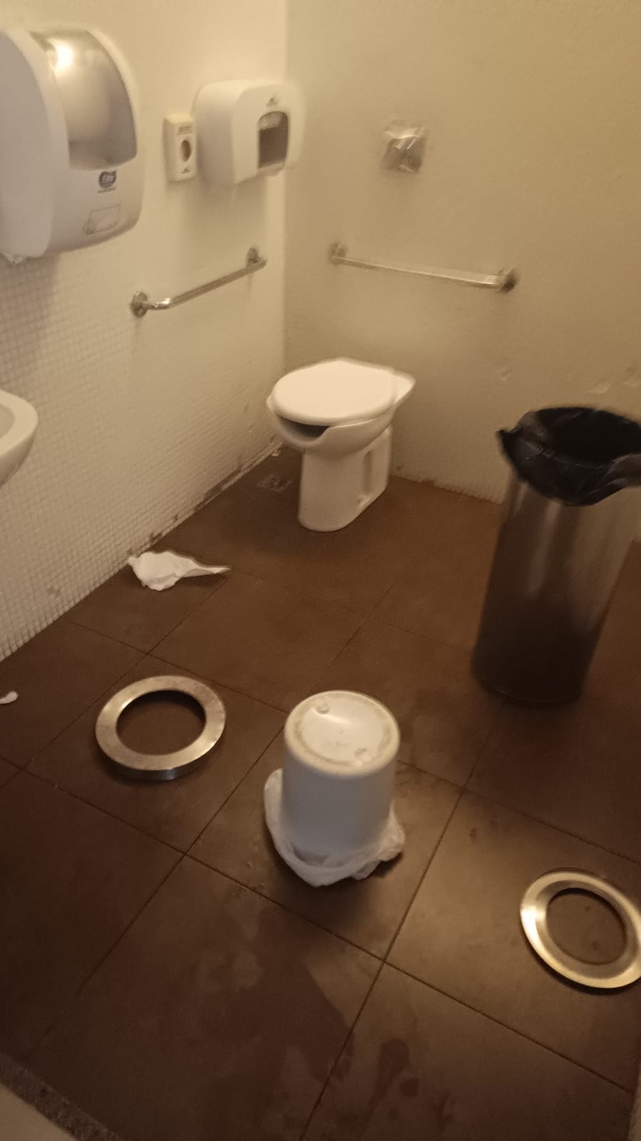 Cine Glauber Rocha teve espaços depredados antes de limitar acesso ao terraço