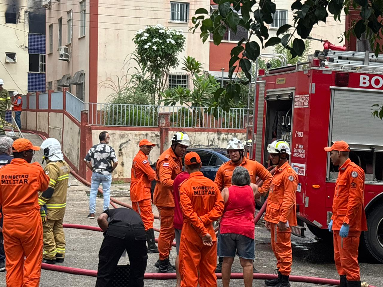 Confira fotos e vídeos do incêndio que destruiu prédio em Salvador