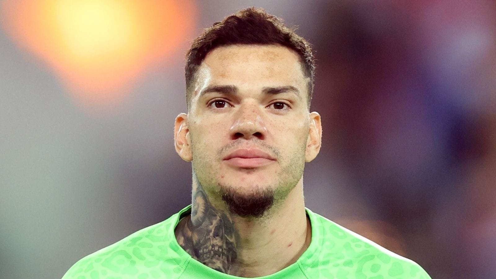 Inicialmente o reserva imediato de Alisson, Ederson oferece uma característica diferente - a qualidade com os pés. Ex-Manchester City, ele se tornou conhecido mundialmente pela precisão nos lançamentos, pela tranquilidade para participar da construção e pela capacidade de acelerar o jogo desde a defesa. Embora tenha sido reserva de Alisson por boa parte da trajetória na Seleção, Ederson sempre foi visto como um goleiro de elite. A ida ao futebol turco não apagou sua experiência em alto nível, especialmente por tudo que viveu sob o comando de Pep Guardiola. Ainda sim, seu momento atual é alvo de questionamentos. O principal título que tem pela Seleção Brasileira é também a Copa América de 2019. Embora seja um nome frequente nas convocações e tenha disputado o ciclo da Copa do Mundo de 2022, ele atuou principalmente como reserva de Alisson em grandes competições.