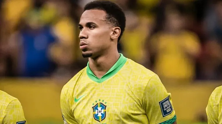 Gabriel chega à Copa do Mundo como provável titular ao lado de Marquinhos. Revelado pelo Avaí, foi transferido ainda jovem para o Lille, da França, onde ganhou maturidade no futebol europeu antes de chegar ao Arsenal. No clube inglês, se tornou um dos zagueiros mais consistentes da Premier League e um dos principais nomes do Brasil na posição. Gabriel é um defensor canhoto, forte fisicamente, dominante no jogo aéreo e agressivo nos duelos. Também contribui ofensivamente em bolas paradas, e no Arsenal, cresceu dentro de um modelo de jogo intenso, com linha defensiva alta, pressão e necessidade constante de tomar decisões rápidas. Na Seleção, Gabriel foi ganhando espaço aos poucos até se transformar em uma das principais opções para a zaga. Ainda que não tenha a mesma experiência em Copas que Marquinhos, sendo apenas cotado para 2022 e ainda sem nenhum título pela Seleção, chega a 2026 em um momento de grande afirmação internacional.