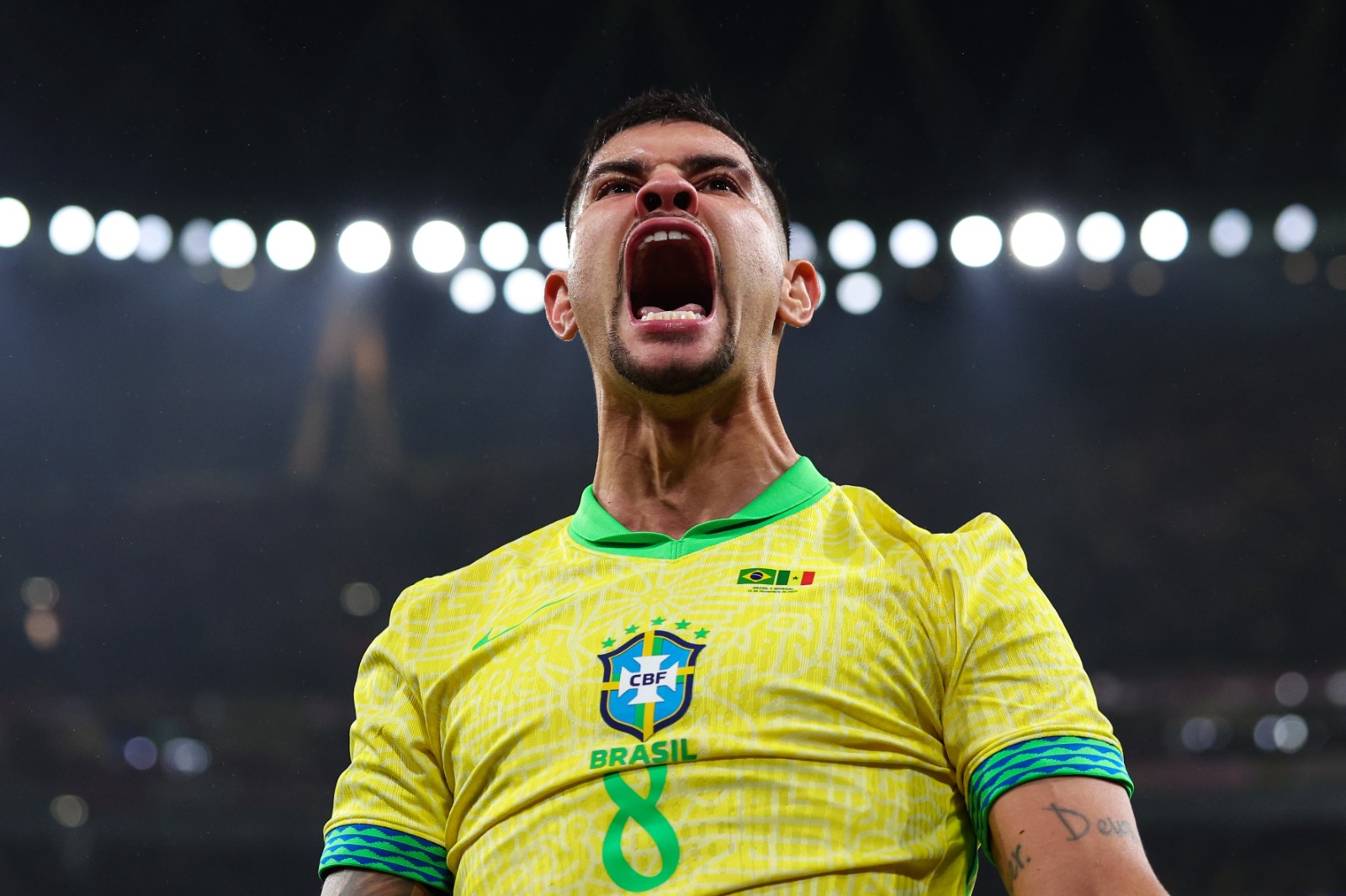 É um dos jogadores mais importantes da Seleção no ciclo. Revelado pelo Athletico, ele ganhou projeção nacional antes de se transferir para o Lyon, da França. Depois, chegou ao Newcastle, onde se tornou referência técnica, líder do meio-campo e um dos principais nomes do projeto do clube inglês. Bruno é um meio-campista completo. Pode atuar como primeiro volante, ajudando na saída de bola, ou mais adiantado, participando da criação e chegando ao ataque. No Newcastle, ganhou experiência em Premier League e competições europeias, assumindo papel de protagonismo e ganhando uma Copa da Liga Inglesa. Pela Seleção Brasileira, esteve na Copa do Mundo de 2022, mas ainda como reserva e com poucos minutos. Agora, chega a 2026 em outro patamar, com status de titular ou peça central da equipe de Ancelotti.