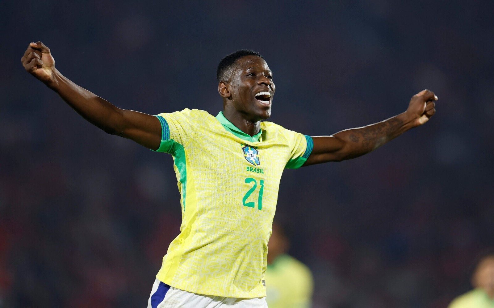 É um atacante de lado, canhoto, driblador e intenso. Revelado pelo Fluminense, ganhou destaque no futebol brasileiro antes de se transferir para o Betis, da Espanha, e depois voltar ao Brasil para defender o Botafogo, onde viveu um dos momentos mais marcantes da carreira, vencendo a Libertadores e o Brasileirão no mesmo ano. De lá, seguiu para o Zenit, onde seguiu no radar da Seleção. Na Seleção Brasileira, Luiz Henrique ganhou espaço por oferecer uma característica que nem todos os atacantes têm - o drible de lado com capacidade de mudar o ritmo da partida. Ele pode começar no banco, mas é um nome muito útil para segundo tempo, especialmente quando o Brasil precisar abrir defesas fechadas ou atacar em velocidade, sendo uma representação de futuro, já que nunca jogou uma Copa do Mundo ou ganhou um título pelo Brasil, estreando na Seleção em 2024 e ganhando rodagem já com Ancelotti.