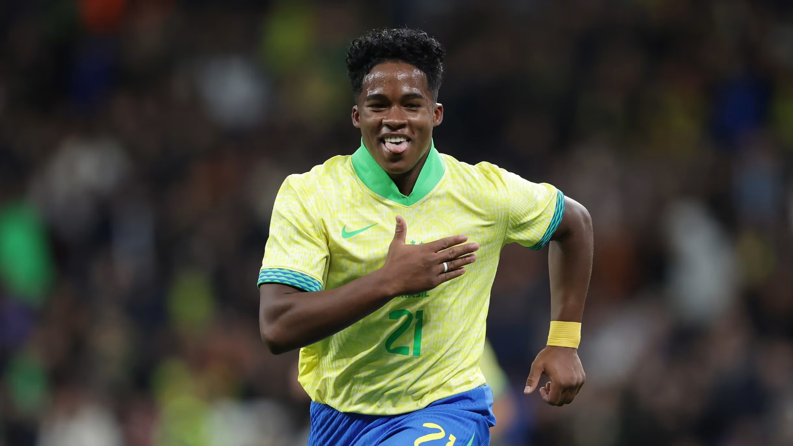 Uma das maiores promessas do futebol brasileiro. Revelado pelo Palmeiras, surgiu muito cedo como fenômeno das categorias de base e rapidamente chegou ao profissional, ganhando uma Supercopa do Brasil, dois Paulistas e dois Brasileirões. É um atacante de explosão, força, finalização potente e muita personalidade. Pode atuar centralizado, mas também tem mobilidade para cair pelos lados e participar da construção ofensiva. Ainda adolescente, marcou gols importantes, conquistou títulos e foi vendido ao Real Madrid como uma das grandes apostas de sua geração. Lá, venceu uma Copa Intercontinental e uma Supercopa da UEFA. No entanto, no clube espanhol, tinha dificuldades em sair do banco, inclusive sob o comando de Carlo Ancelotti. Em busca de mais minutos justamente para conseguir uma convocação para a Copa, foi para o Lyon, na França, aposta que deu muito certo. Às vésperas da Copa, Endrick encerrou seu empréstimo no Lyon, com 20 jogos, 8 gols e 8 assistências.