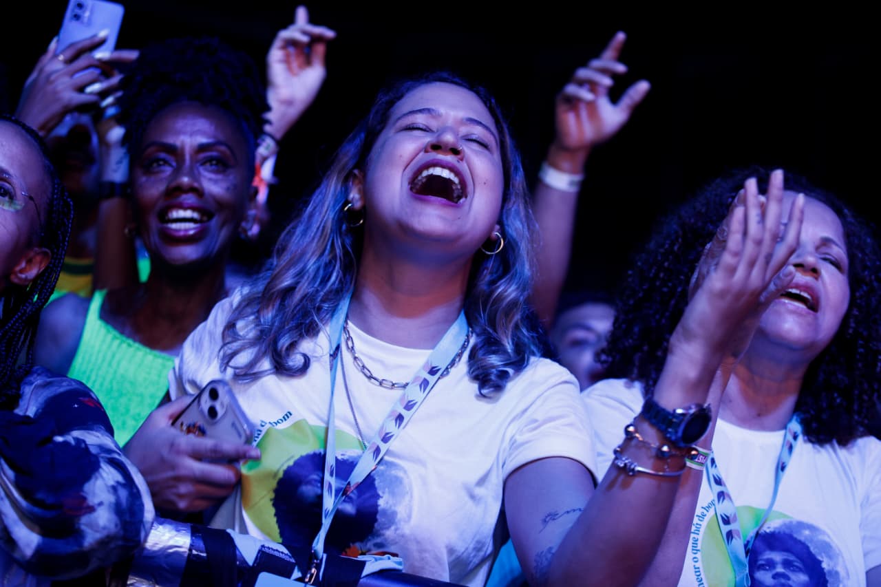 Djavan 50 anos de carreira: Show em Salvador tem choro, romance e Arena lotada