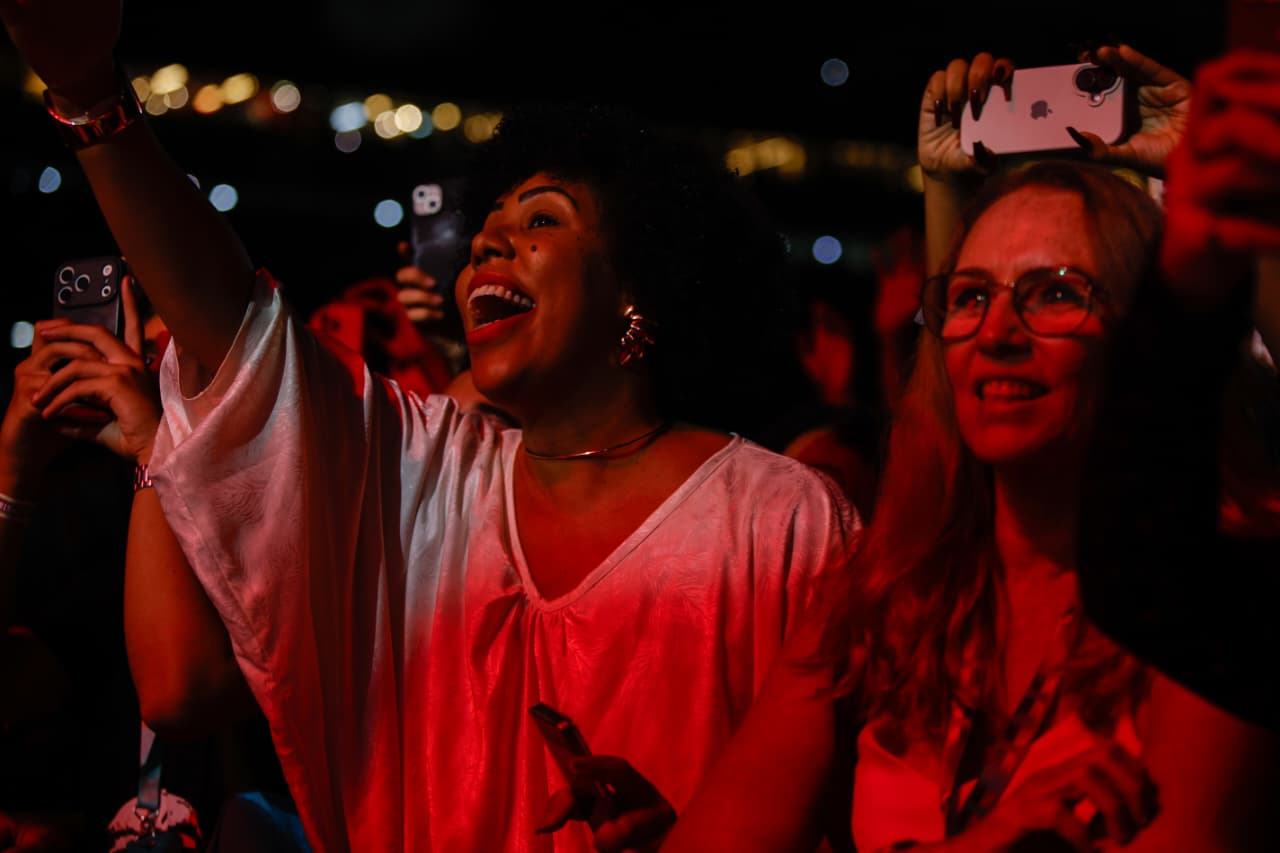 Djavan 50 anos de carreira: Show em Salvador tem choro, romance e Arena lotada