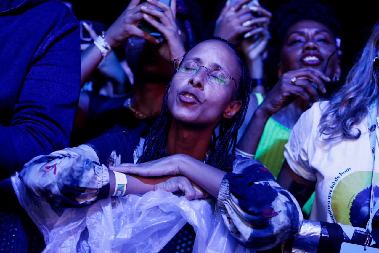 Djavan 50 anos de carreira: Show em Salvador tem choro, romance e Arena lotada