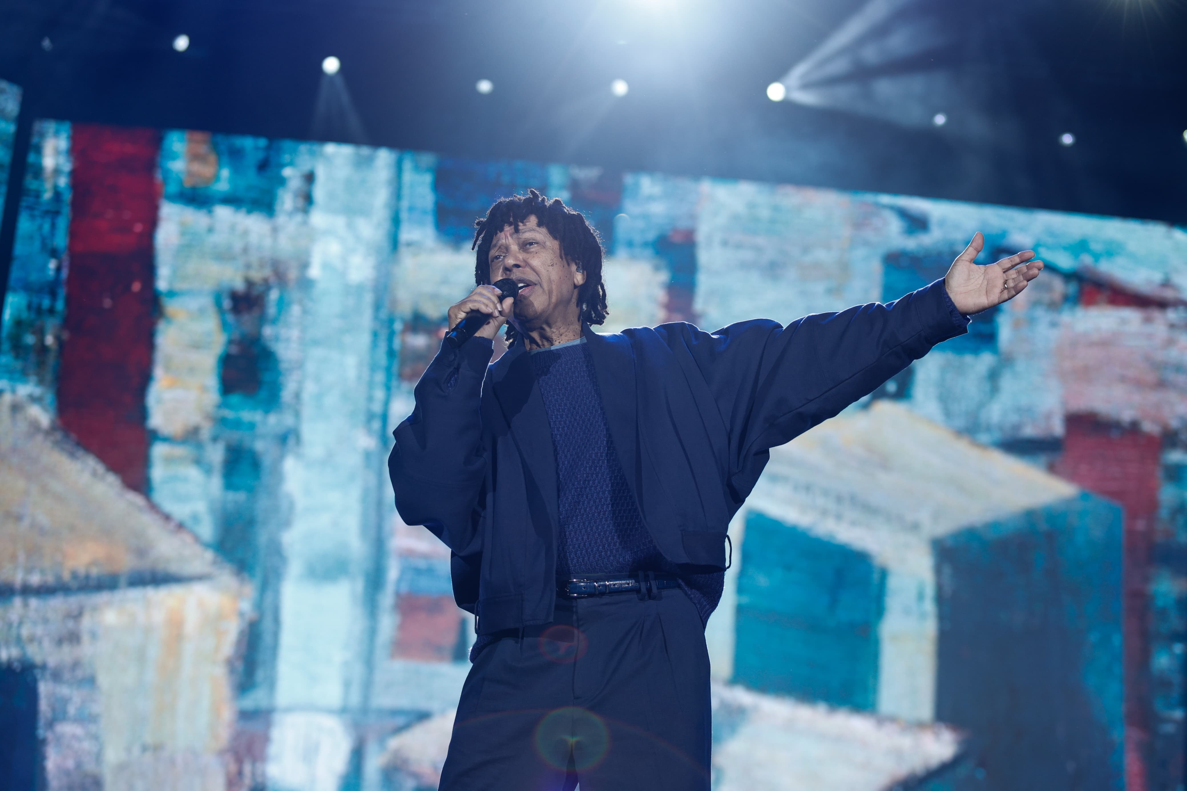 Djavan 50 anos de carreira: Show em Salvador tem choro, romance e Arena lotada