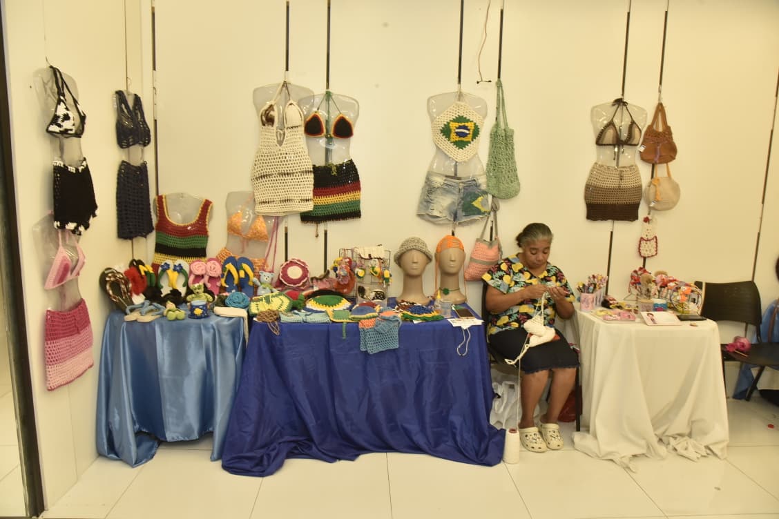 De laços a crochê: mães atípicas empreendem para sobreviver