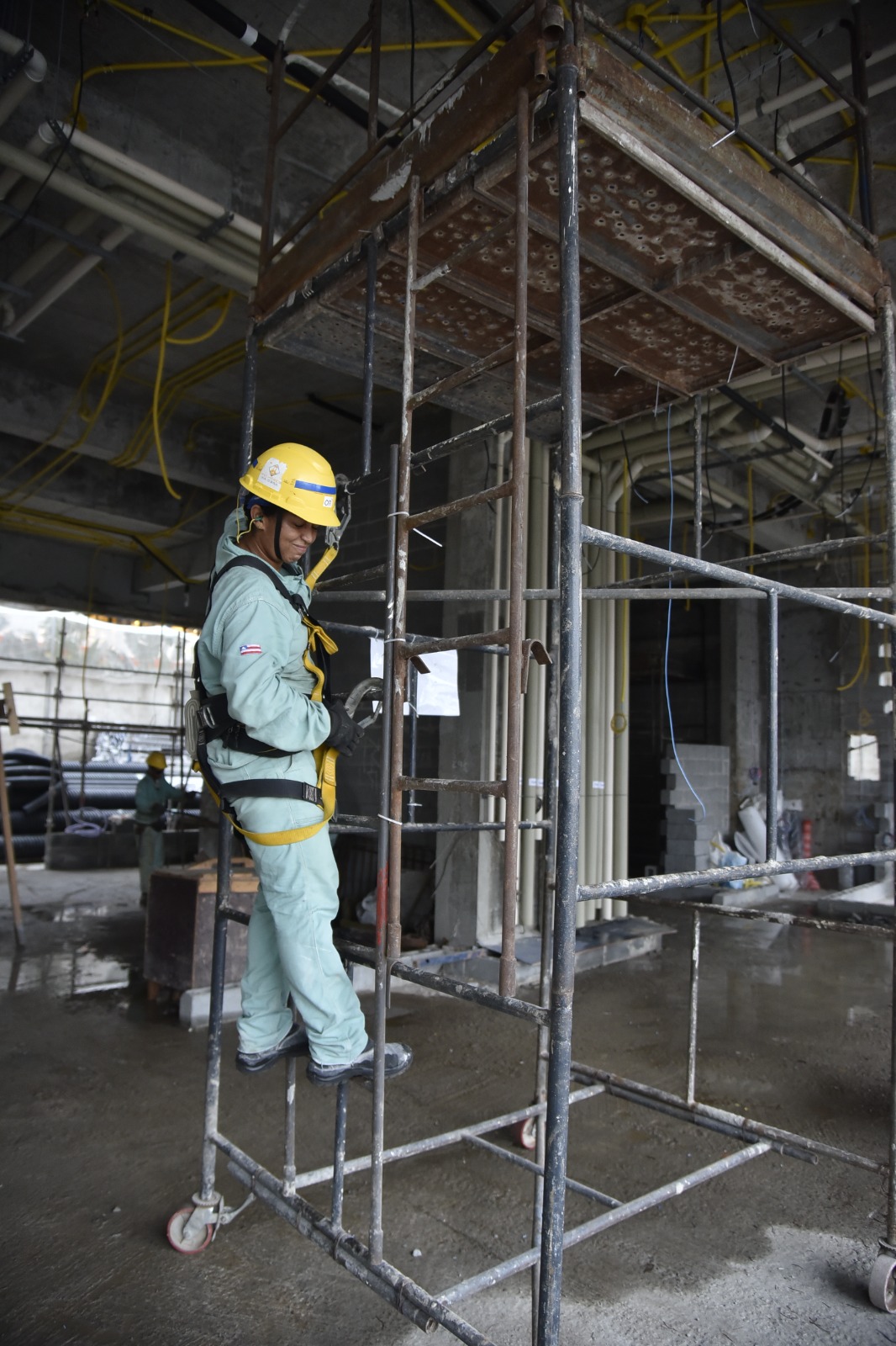 Entre tubos e coragem: a história da mulher que desafia o machismo nas obras