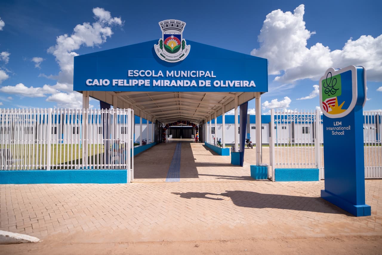 Escola bilíngue é inaugurada em Luís Eduardo Magalhães