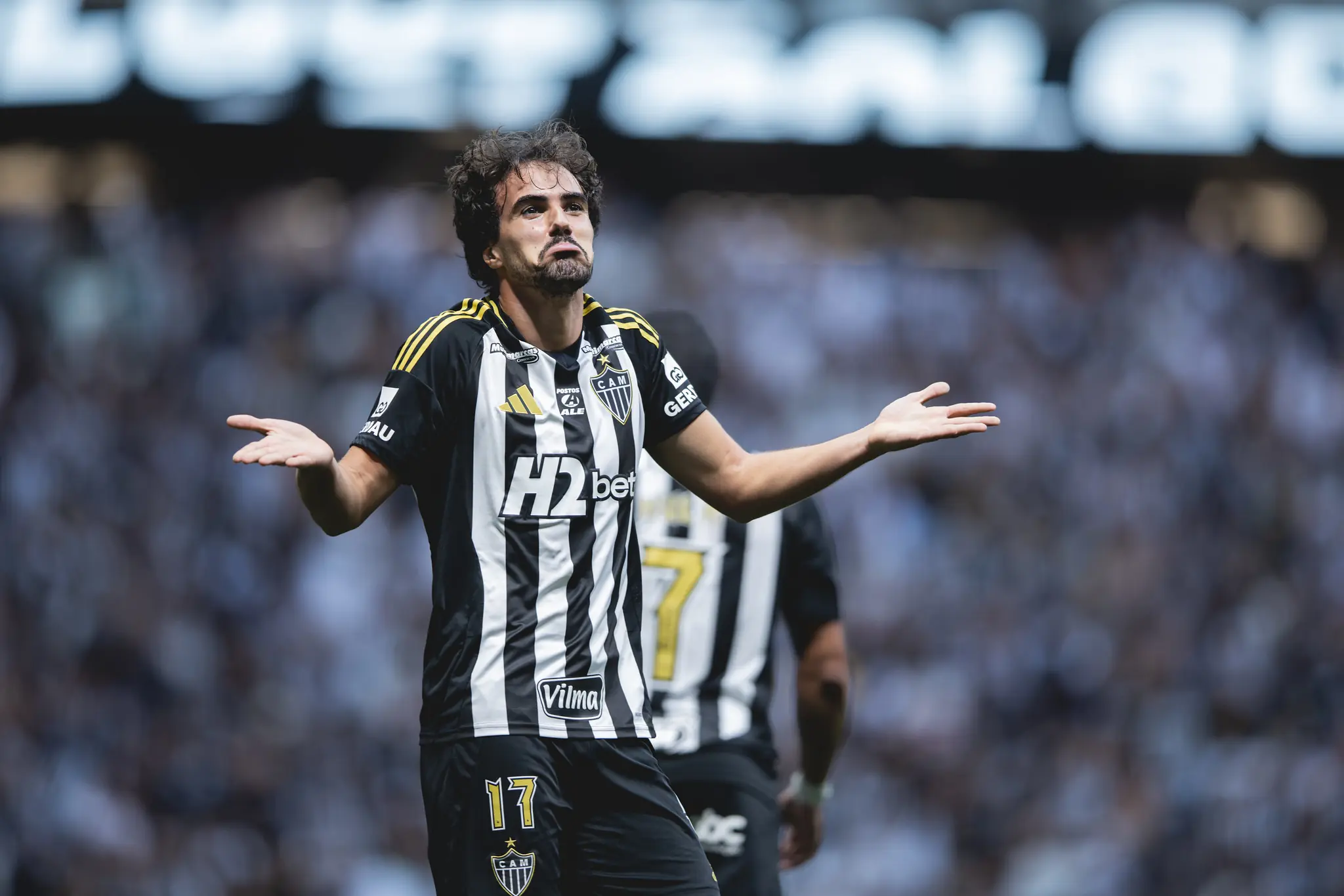Everton Ribeiro vai renovar? Veja nomes para uma eventual reposição