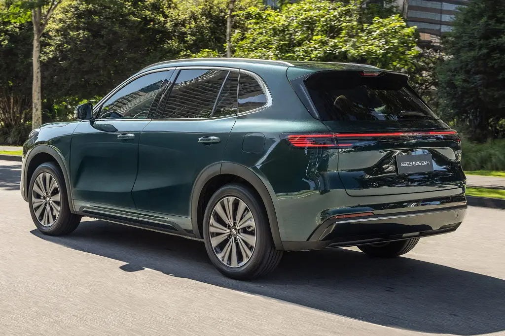 Geely lança SUV híbrido EX5 no Brasil com promessa de 1.300 km de autonomia
