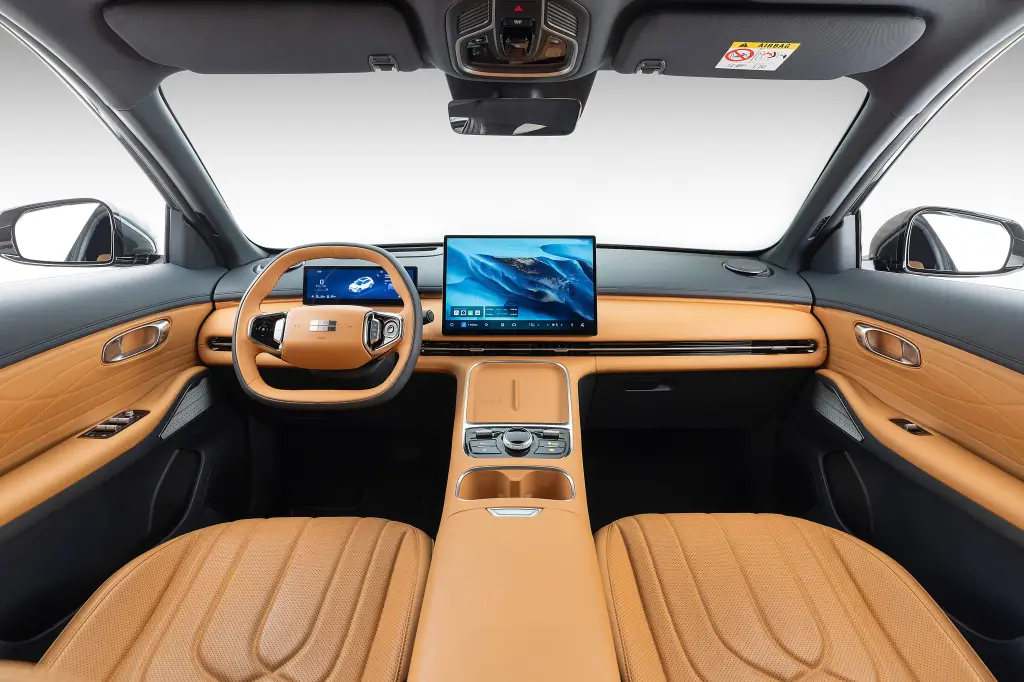 Geely lança SUV híbrido EX5 no Brasil com promessa de 1.300 km de autonomia