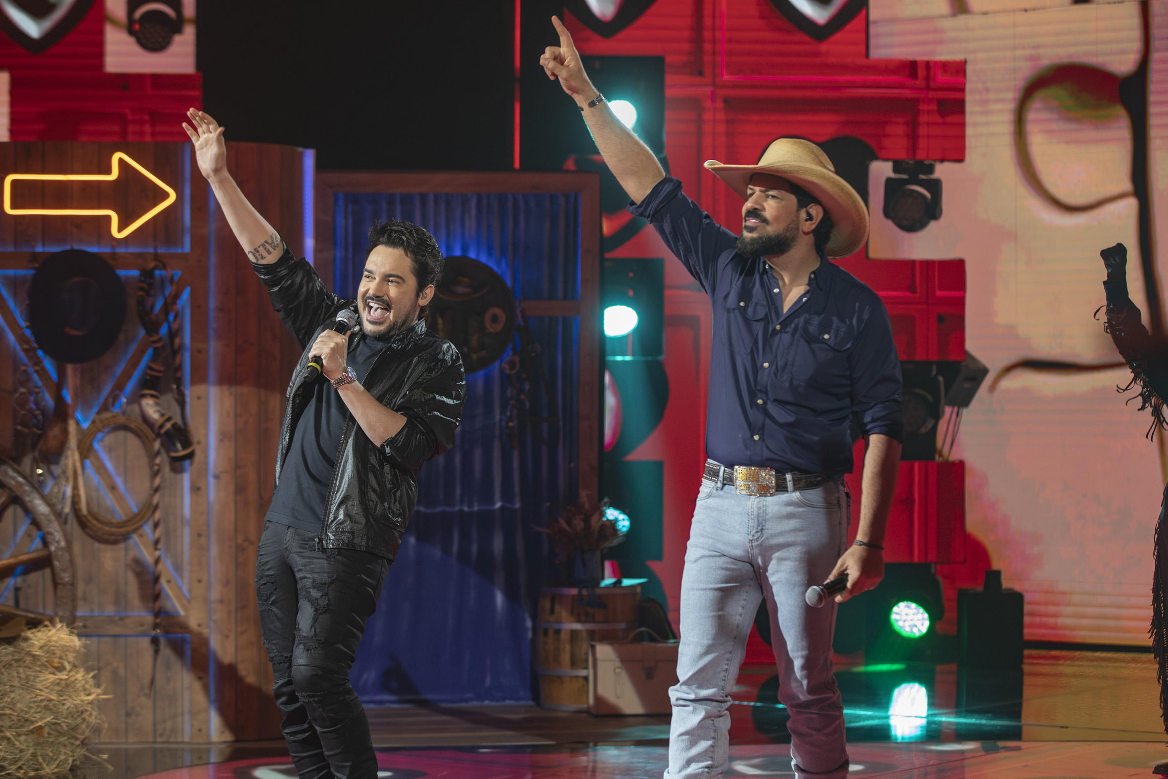 Fernando e Sorocaba se apresentam no Caldeirão com Mion