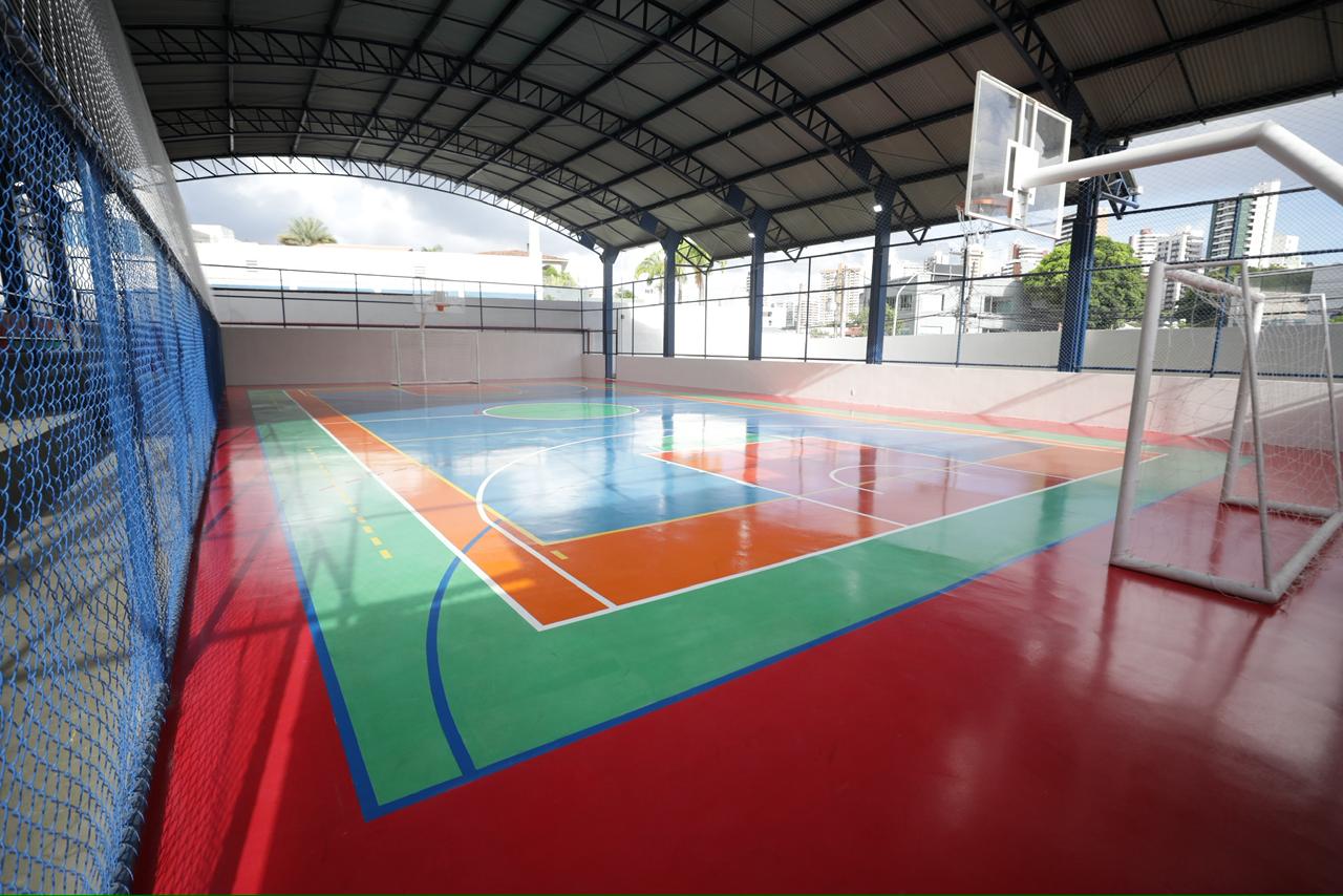 Governo investe R$ 8,9 milhões e entrega modernização de colégio estadual na Pituba