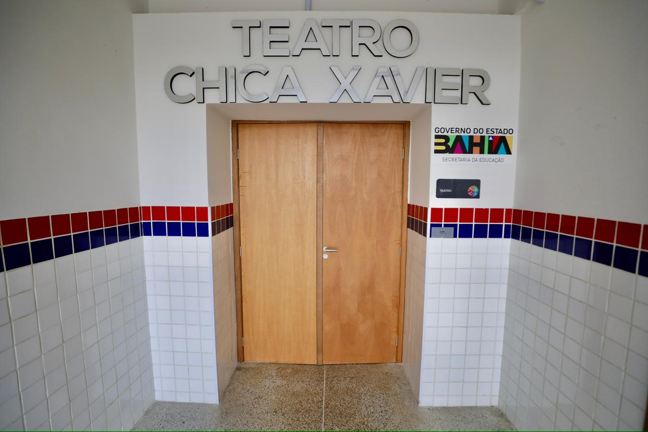 Governo investe R$ 8,9 milhões e entrega modernização de colégio estadual na Pituba