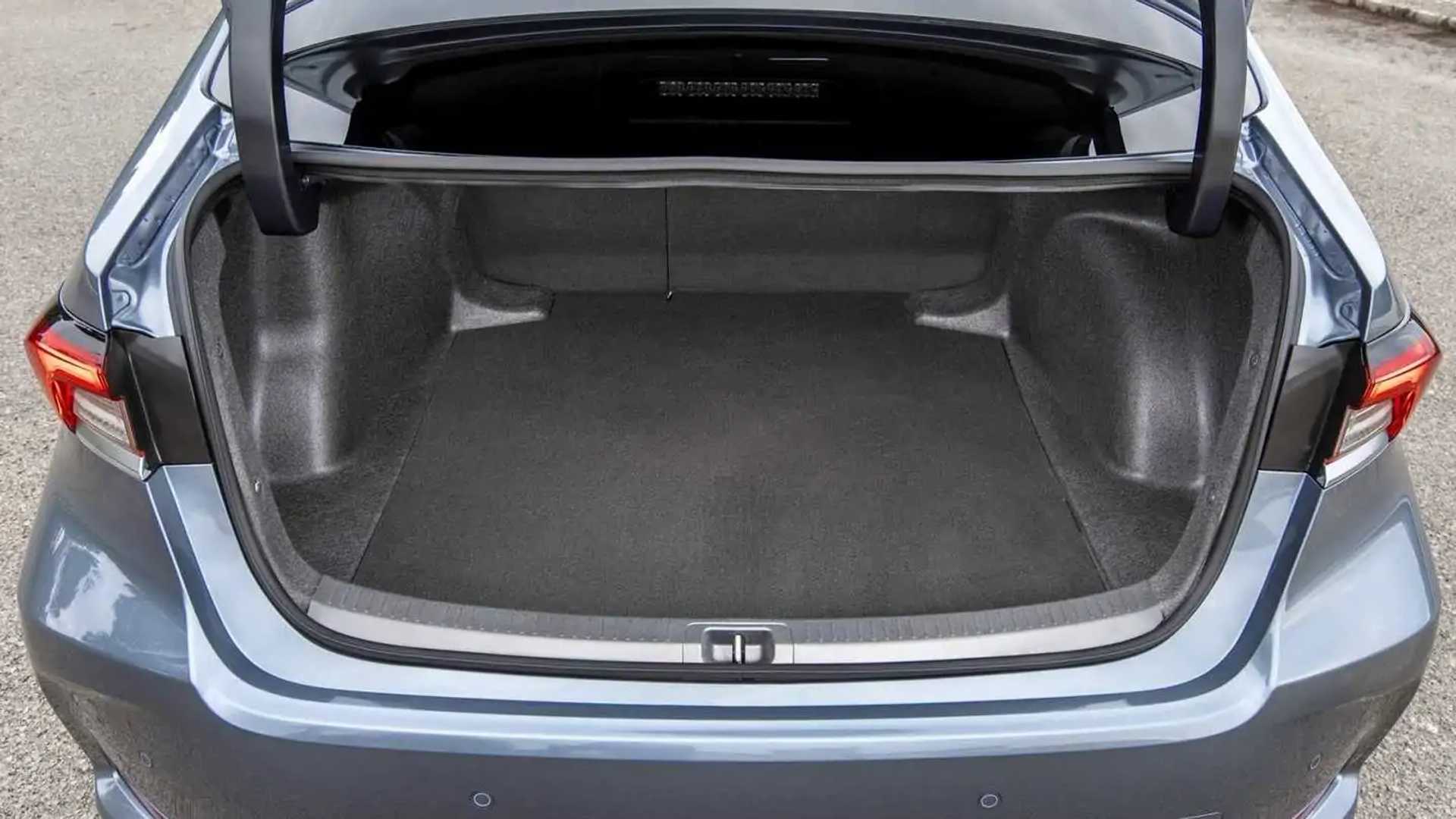 Guerra dos sedãs: Toyota reduz preço do Corolla para enfrentar a BYD