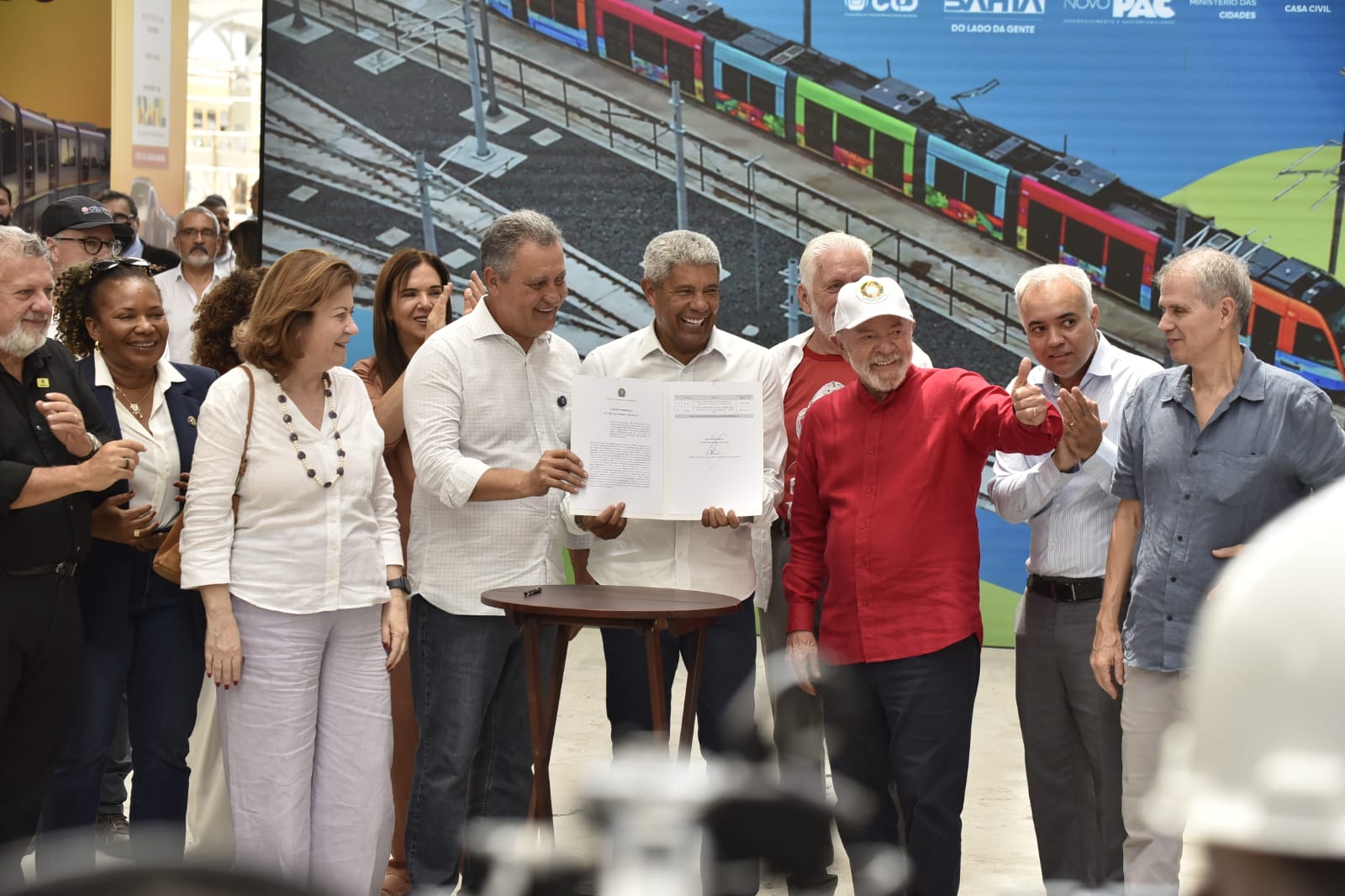 Visita de Lula em Salvador reuniu autoridades