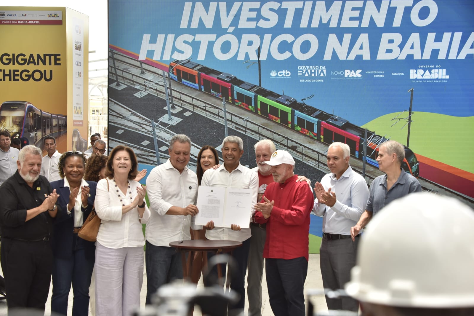 Visita de Lula em Salvador reuniu autoridades