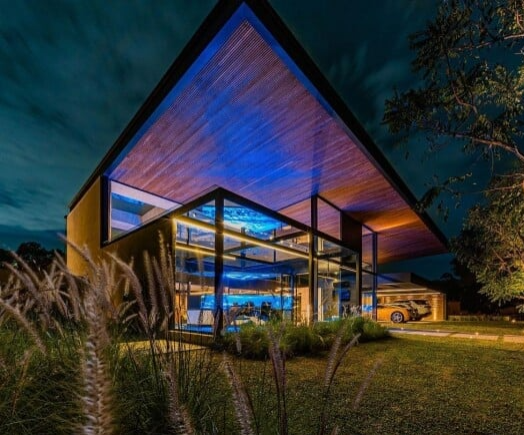 Mansão de Bianca Andrade tem aquário salgado projetado para tubarões