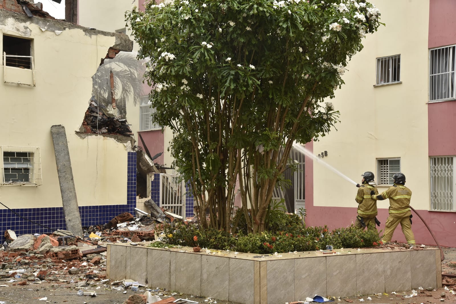 Incêndio aconteceu no bairro do Stiep e deixou ao menos 16 feridos.